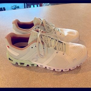 On CloudFlow Running Shoe size 8.5